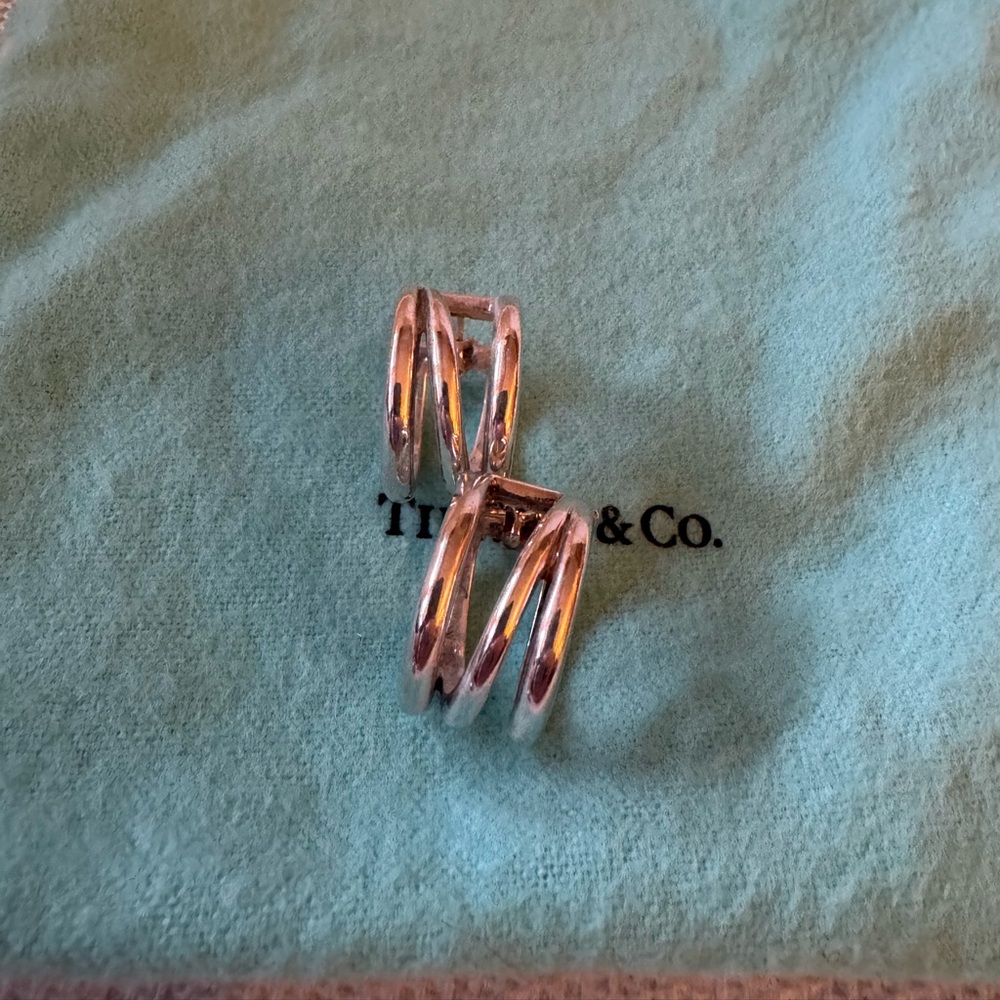 Tiffany & Co. Silver Zig zag Rare Sterling Hoop Earrings - 
Rare 2000s Silver
